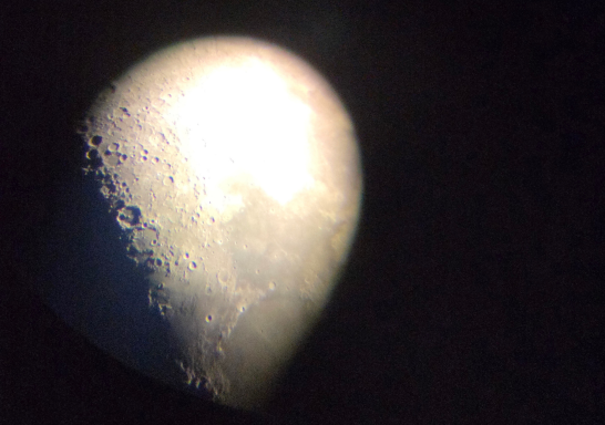 Bild durch Teleskop - Mond